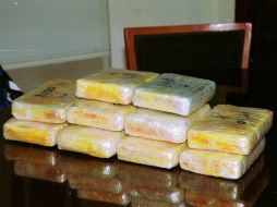 Los sujetos intentaron sustraer ocho maletas con más de 600 kilos de cocaína. NTX / ARCHIVO