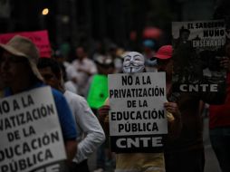 Los más de siete mil maestros caminaron del Ángel de la Independencia a las inmediaciones del palacio de Bellas Artes. EFE / S. Gutiérrez