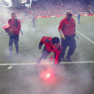 La UEFA sanciona a federaciones tras incidentes en estadios