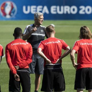 Francia y Suiza buscan la cima del Grupo A en la Euro