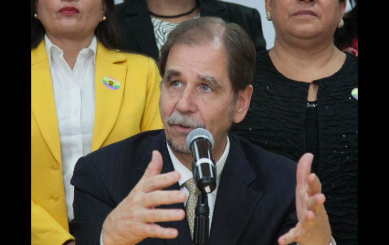 Basave Benítez aclara que no renunciará a las filas perredistas, sino que regresará a su curul en la Cámara de Diputados. SUN /