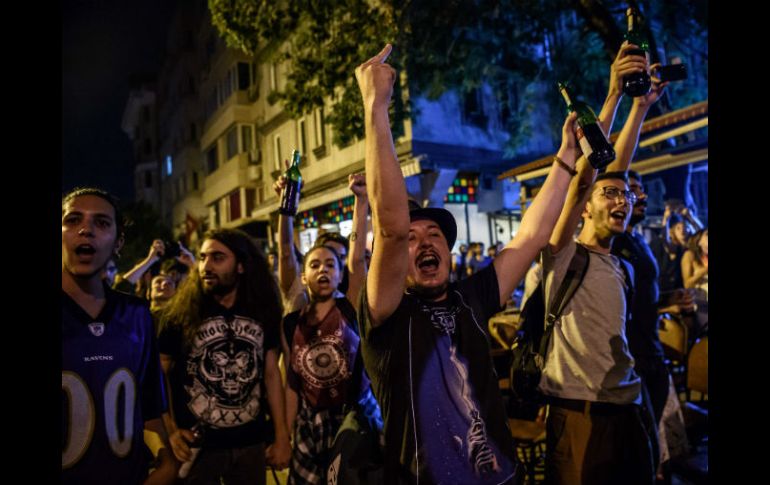 Se cree que los agresores se molestaron porque los fanáticos del grupo bebieron alcohol durante el mes sagrado del Ramadán. AFP / O. Kose