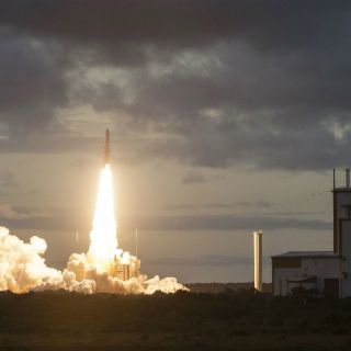 Ariane 5 pone en órbita dos satélites de comunicaciones