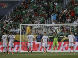 Sin palabras. Elementos de la Selección Nacional estaban abatidos al terminar el partido de ayer. MEXSPORT /