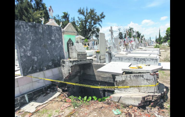 Seguridad. Las tumbas abandonadas son un riesgo para los visitantes de los camposantos. EL INFORMADOR / F. Atilano