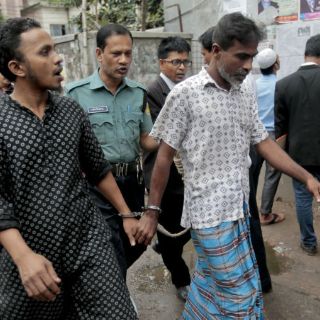 Tirotean a presunto responsable de asesinar a blogueros en Bangladesh