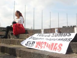 El grupo llevaba consigo un pliego petitorio, donde solicitan ampliación de seguros médicos, entre otras cosas. EL INFORMADOR / A. Hinojosa