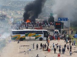 El enfrentamiento entre policías y habitantes de Nochixtlán ha dejado varios heridos. AP / L. Hernández