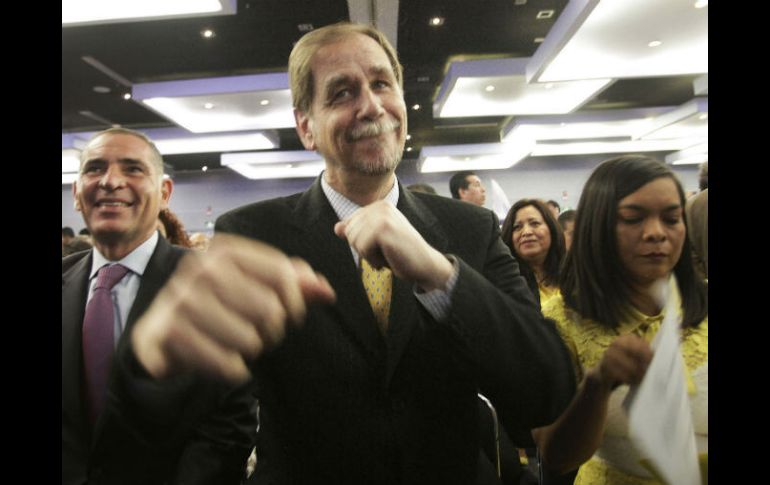 Basave, quien dejará el frente del PRD en julio, cuestiona que el gobernador de Michoacán uiera darle órdenes a Mancera. SUN / ARCHIVO