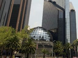 Debido a los datos de aumentos, el peso inicia la semana con una apreciación de 1.09 por ciento respecto al dólar. AFP / ARCHIVO