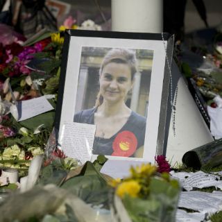 Parlamento británico rinde homenaje a diputada asesinada