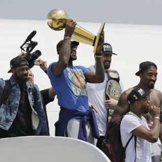 Fans reciben a los campeones Cavaliers