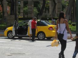 Uno de los lugares donde los taxistas hacen sitio es en la esquina de Alcalde e Hidalgo. EL INFORMADOR / ARCHIVO