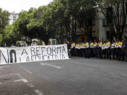 El contingente fue custodiado por policías de Tránsito de la Secretaría de Seguridad Pública capitalina. SUN / A. Martínez