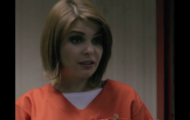 Las imágenes de Soraya Montenegro presa son intercaladas con escenas de la propia serie. TWITTER / @NetflixLAT