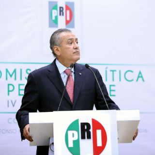 Beltrones dice adiós a dirigencia del PRI