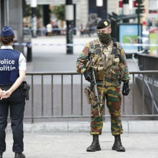 Cierran centro comercial de Bruselas por alerta de bomba