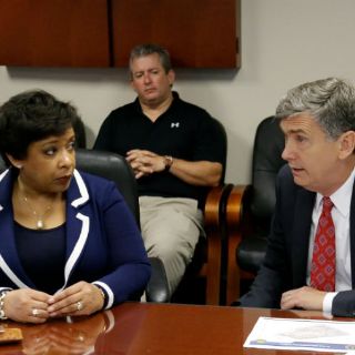 La fiscal general Loretta Lynch visita Orlando
