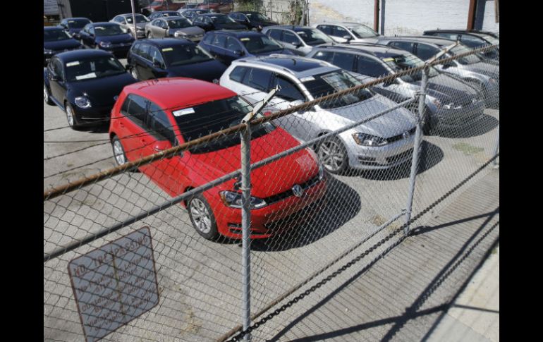Los datos sobre el fraude en los controles de emisión de contaminantes en autos de VW eran fundamentales para cotizaciones. AP / ARCHIVO