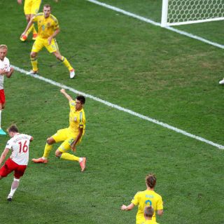 Polonia vence a Ucrania y avanza a octavos de final