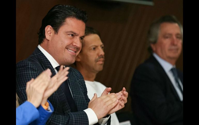 Aristóteles Sandoval pidió al sector salud que continúen con procesos de investigación en materia de trasplantes. TWITTER / @AristotelesSD