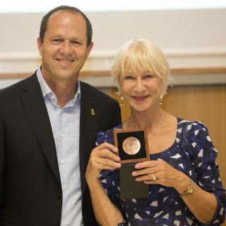 Helen Mirren, a favor de permanencia del Reino Unido en la UE