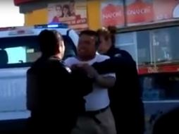 Según informe de medios de comunicación, el hombre finalmente fue detenido y se le impusieron sanciones. YOUTUBE / TIJUANA EN LINEA