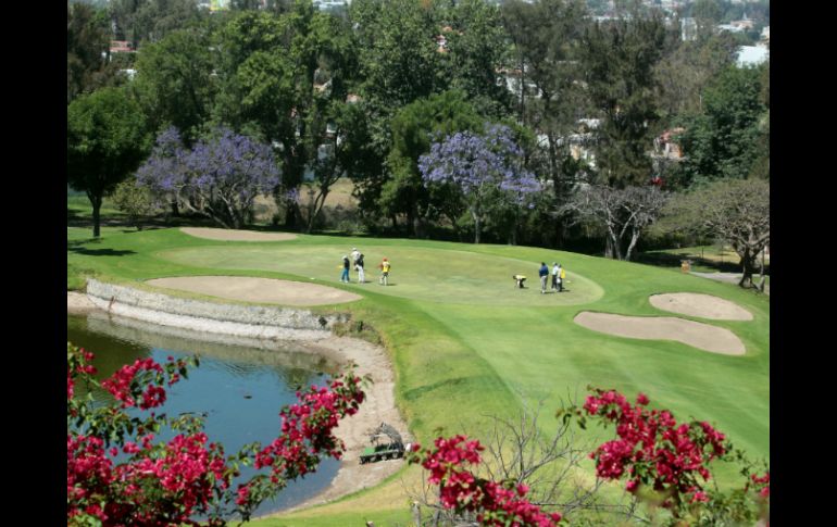 Entre los premios que se otorgarán a los ganadores están un carro de golf y una bolsa de 100 centenarios. EL INFORMADOR / ARCHIVO