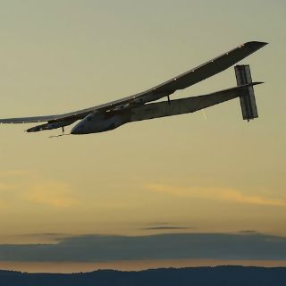 Solar Impulse 2 supera turbulencias, viaja rumbo a Europa