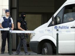 Tras descartar riesgos, la policía autoriza a los pasajeros a volver a los andenes y restablecen el tráfico ferroviario. AP / V. Mayo