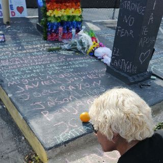 Llegan a Veracruz restos de joven muerto en Orlando