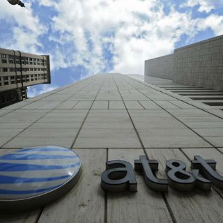 Quejas ante la Profeco bajan a la mitad, asegura AT&T