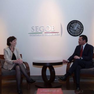 Osorio Chong se reúne con Roberta Jacobson