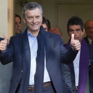 Macri es operado con éxito de la rodilla