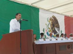 Baruch Barrera fue emotivo en su mensaje a los egresados. ESPECIAL /