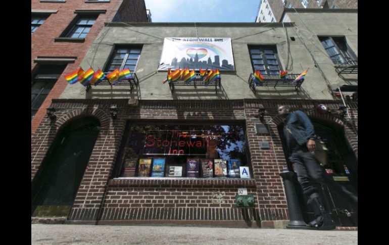 El Stonewall Inn es bar tradicionalmente frecuentado por hombres homosexuales desde su apertura en 1967. AP / ARCHIVO