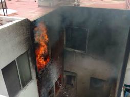 El incendio se registró el pasado miércoles en un departamento de Hacienda Real. ESPECIAL /