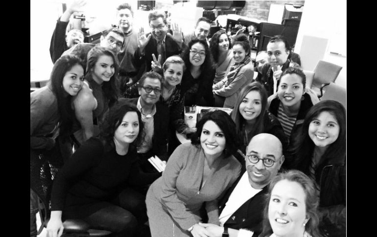 'El Payaso Tenebroso' agradece a su equipo de trabajo, colaboradores y al público por los seis años al aire. TWITTER / @IngridBrans_