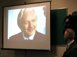 Assange participa en una videoconferencia con alumnos y docentes de la Facultad de Ciencias Sociales de la Universidad de Buenos Aires. EFE /