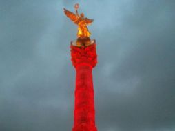 Cada uno de los colores iluminará por un tiempo la columna a partir de las 20:00 horas de este fin de semana. TWITTER / @InmujeresCDMX