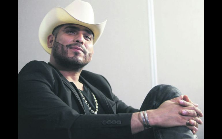 De estreno. Espinoza Paz decidió cambiar su look y se injertó barba, tal y como se observa en la foto. SUN /