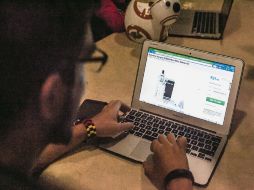 Facilidad. Realizar movimientos bancarios sin trasladarse a la sucursal, gana aceptación de los clientes. EL INFORMADOR / R. Tamayo