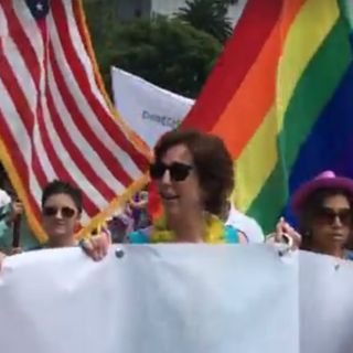 Roberta Jacobson se une a marcha gay en Ciudad de México