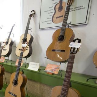 Buscan romper récord Guinness de ensamble de guitarras en Paracho