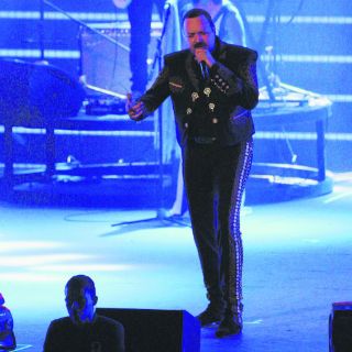 Pepe Aguilar cargó de emociones al público tapatío