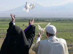 Francisco concluye una visita de tres días a Armenia, donde se reunió con el patriarca Karekin II. EFE / Observatorio Romano