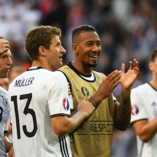 Alemania llega a cuartos sin esforzarse