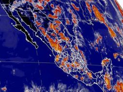 Las precipitaciones son causadas por dos canales de baja presión que se extienden en el noroeste, el occidente y el sureste. TWITTER / @conagua_mx