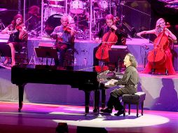 Yanni fue acompañado durante su presentación por un grupo de 15 músicos. EL INFORMADOR / A. Hinojosa