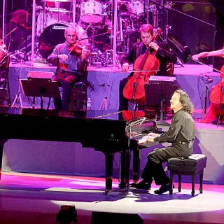 Yanni, pasión por la música instrumental